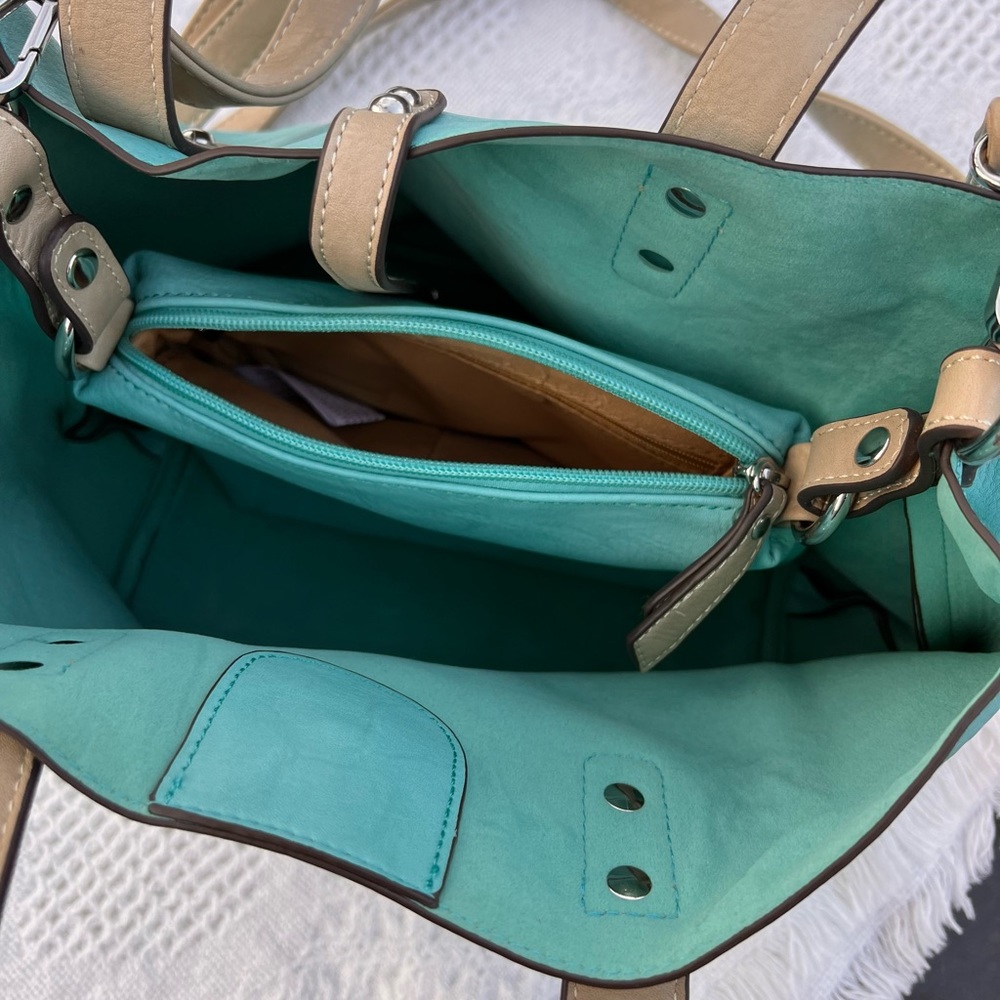 Purse NWOT multi functional in aqua blue in color - Picture 3 of 10